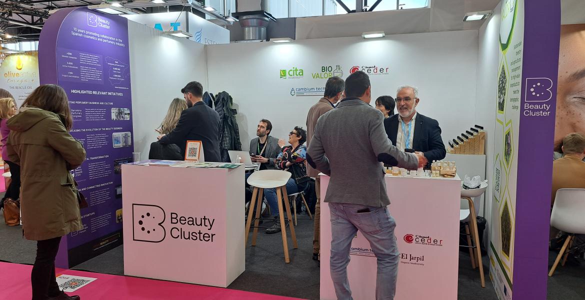 Afluencia al stand de Biovalor en la feria in-cosmetics de Amsterdam