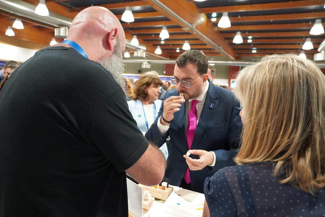 El presidente del Principado de Asturias visita el estand de Biovalor en el 9º Congreso Forestal Español